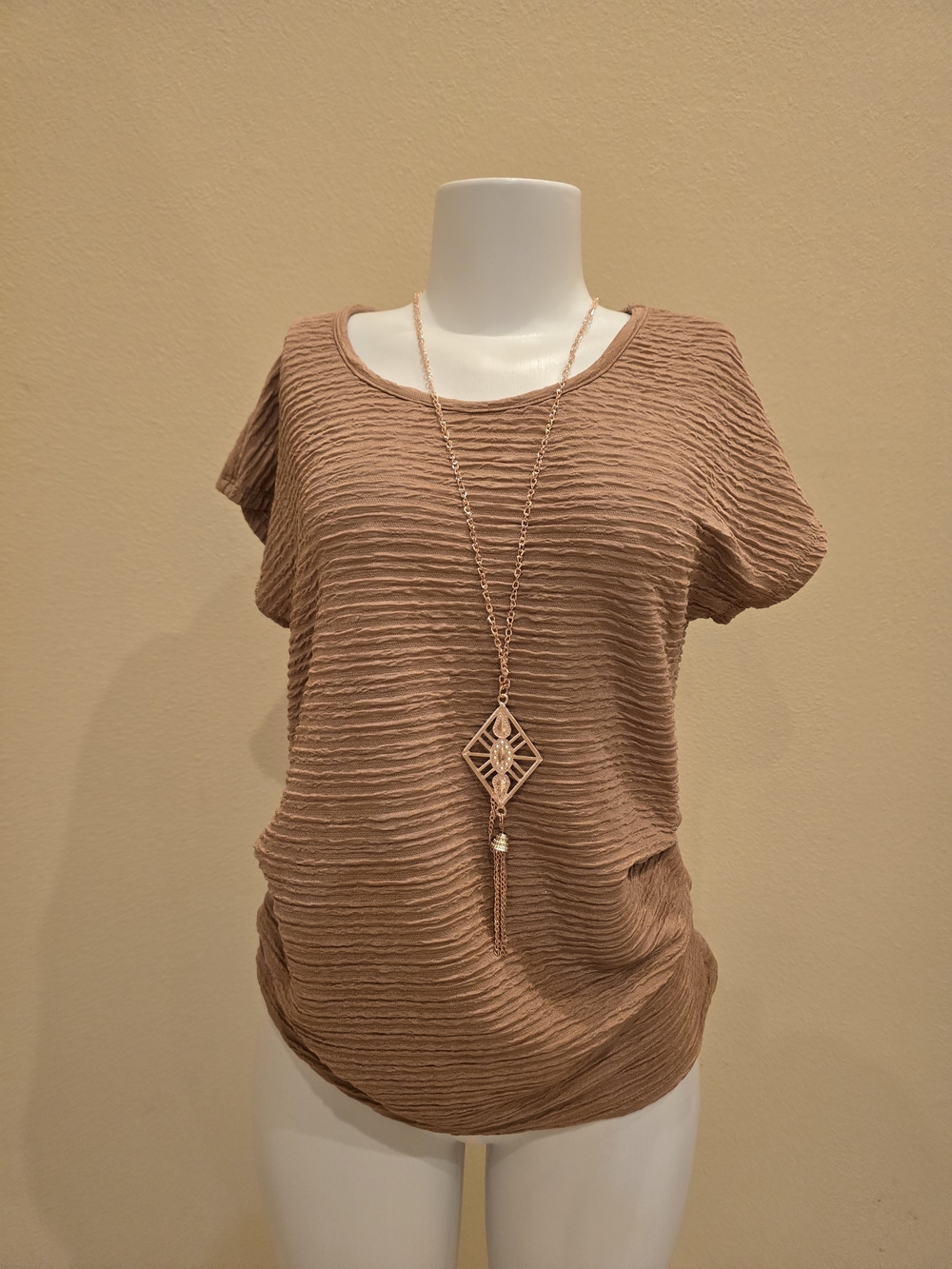 Crinkle Textured Short-Sleeve Top in Warm Brown